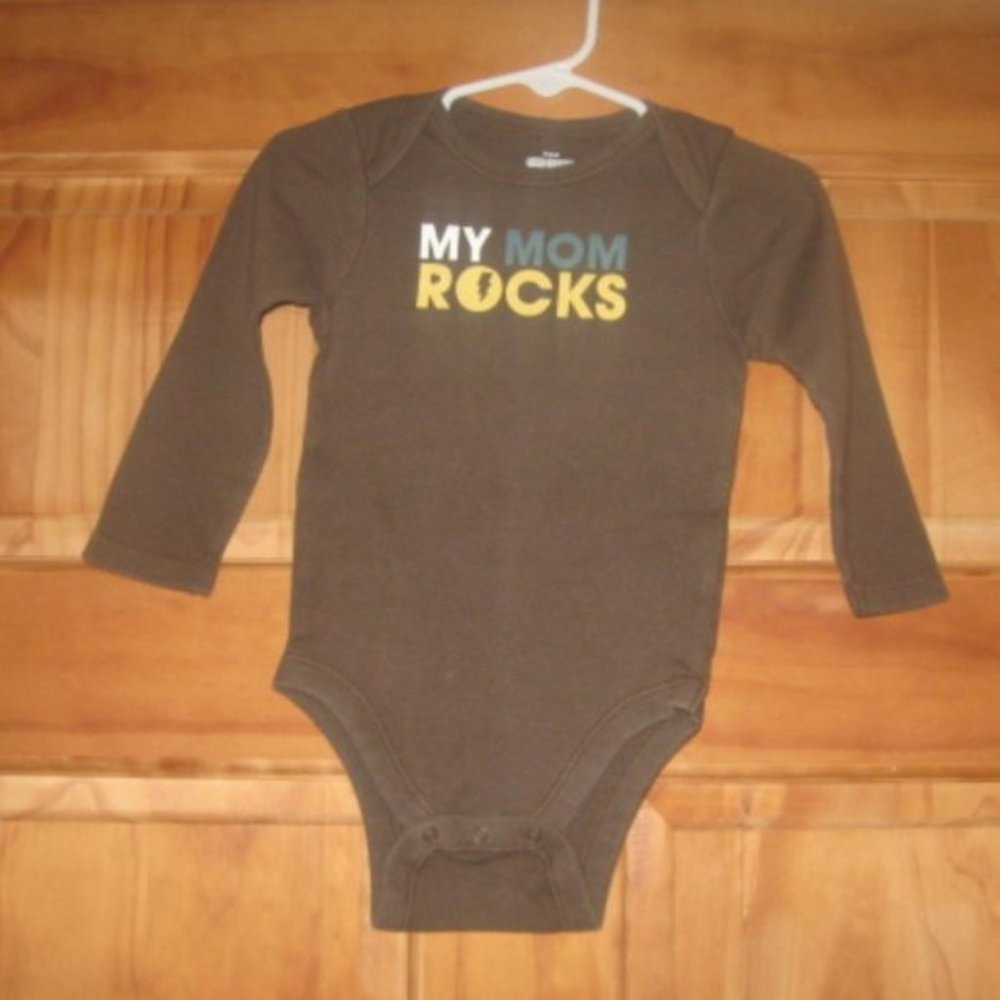 5/$20 Boys Old Navy Brown "My Mom Rocks"  Long Sleeve Bodysuit